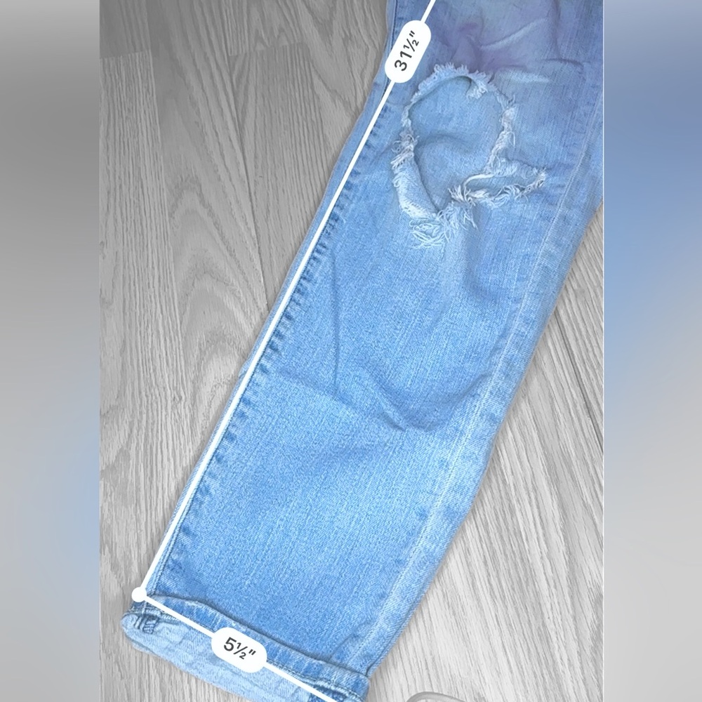 ABERCROMBIE & FITCH Women’s Light Blue Wash Ripped Jeans - Picture 9 of 11